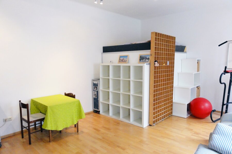 Möblierte 1-Zimmer Wohnung mit Hochbett & Regal – Kurzzeitmiete Wien, Wohnen auf Zeit für 1 bis 6 Monate