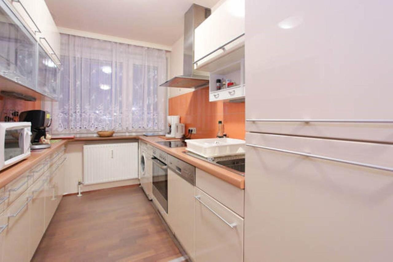 Bright fitted kitchen in 4-room apartment – temporary housing & short-term rental Vienna for 1 to 6 months