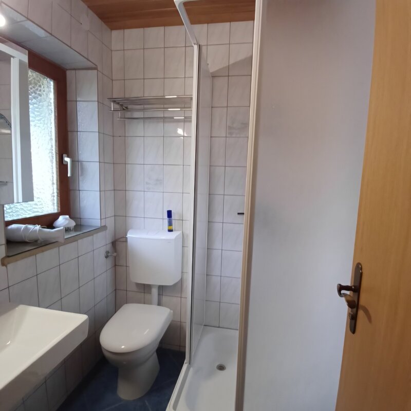 Badezimmer mit Dusche