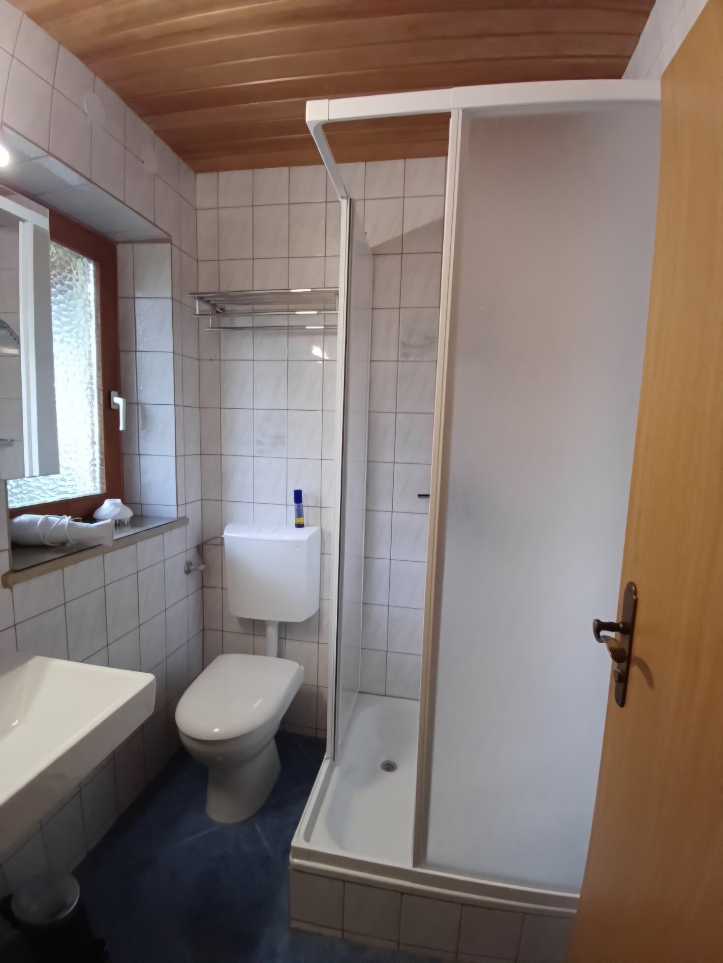 Badezimmer mit Dusche