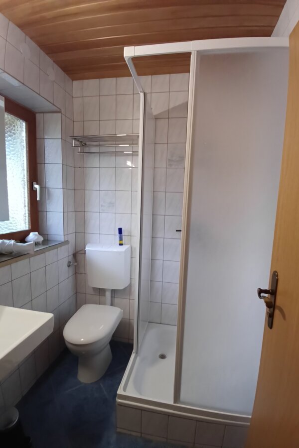 Badezimmer mit Dusche