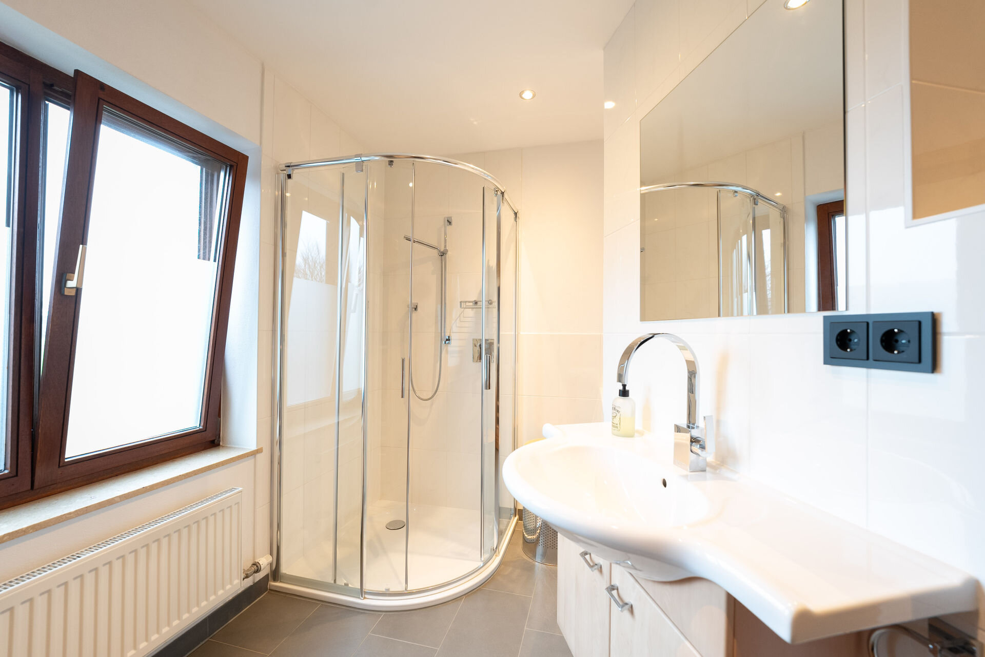 Dusche und Waschbecken | © kaserer