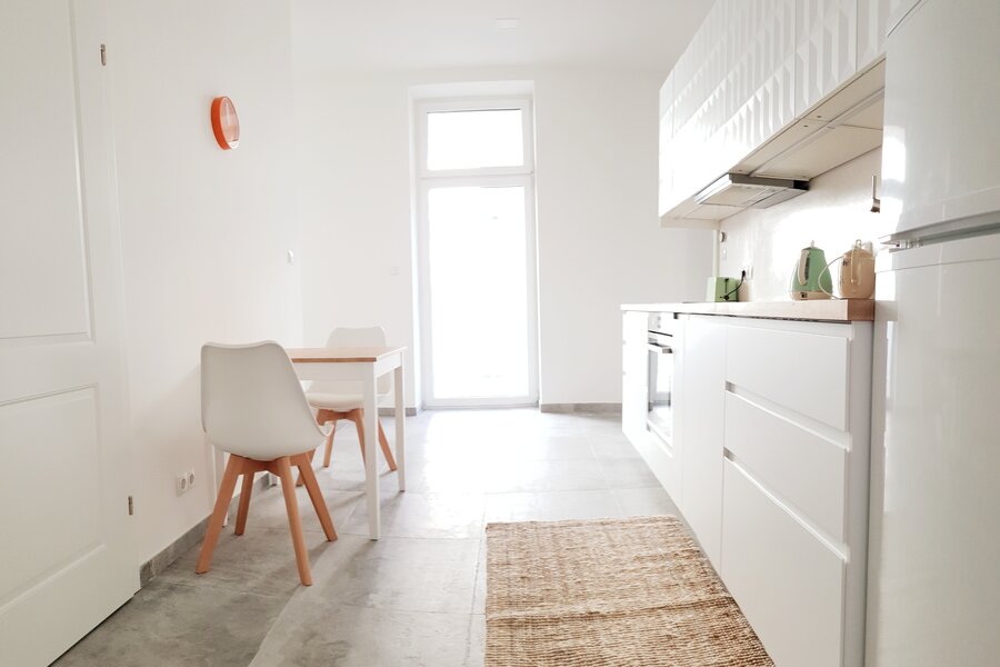 Vollausgestattete Küche mit Mikrowelle usw.