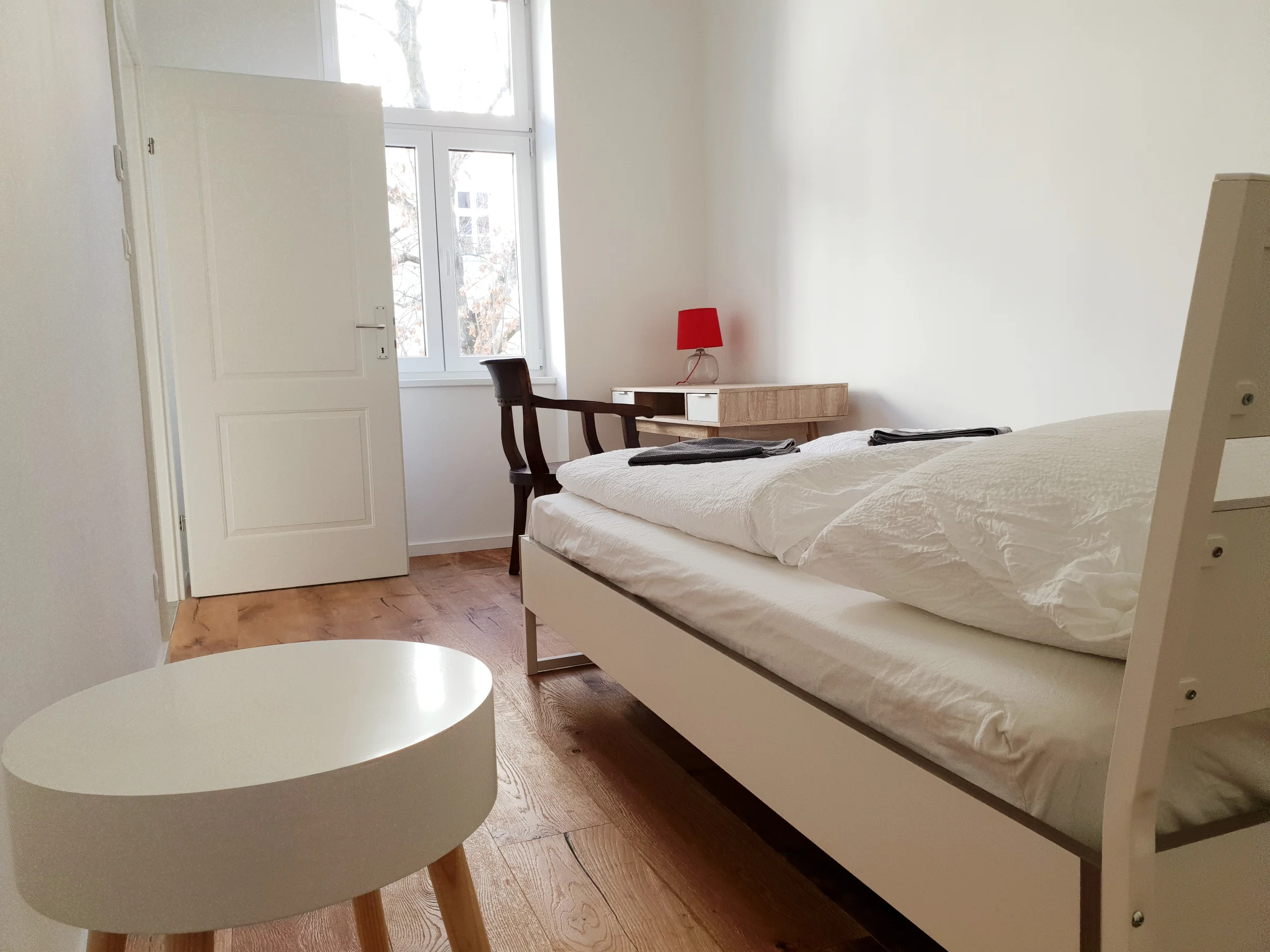 Sleeping room with desk