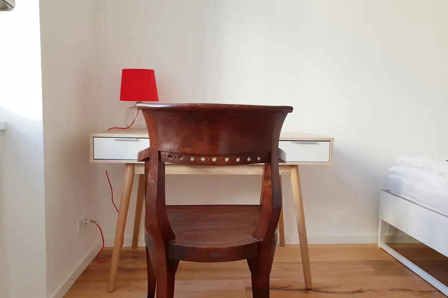 Sleeping room 1 towards leafy courtyard