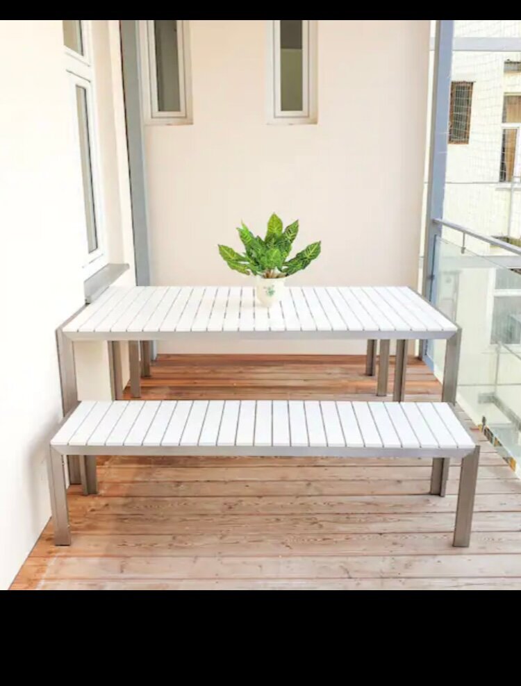 Große Terrasse zum ruhigen Innenhof