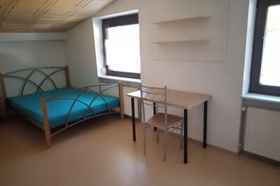 Möbliertes 1-Zimmer Apartment mit Schreibtisch & Bett – Kurzzeitmiete & Wohnen auf Zeit für 1 bis 6 Monate in Innsbruck