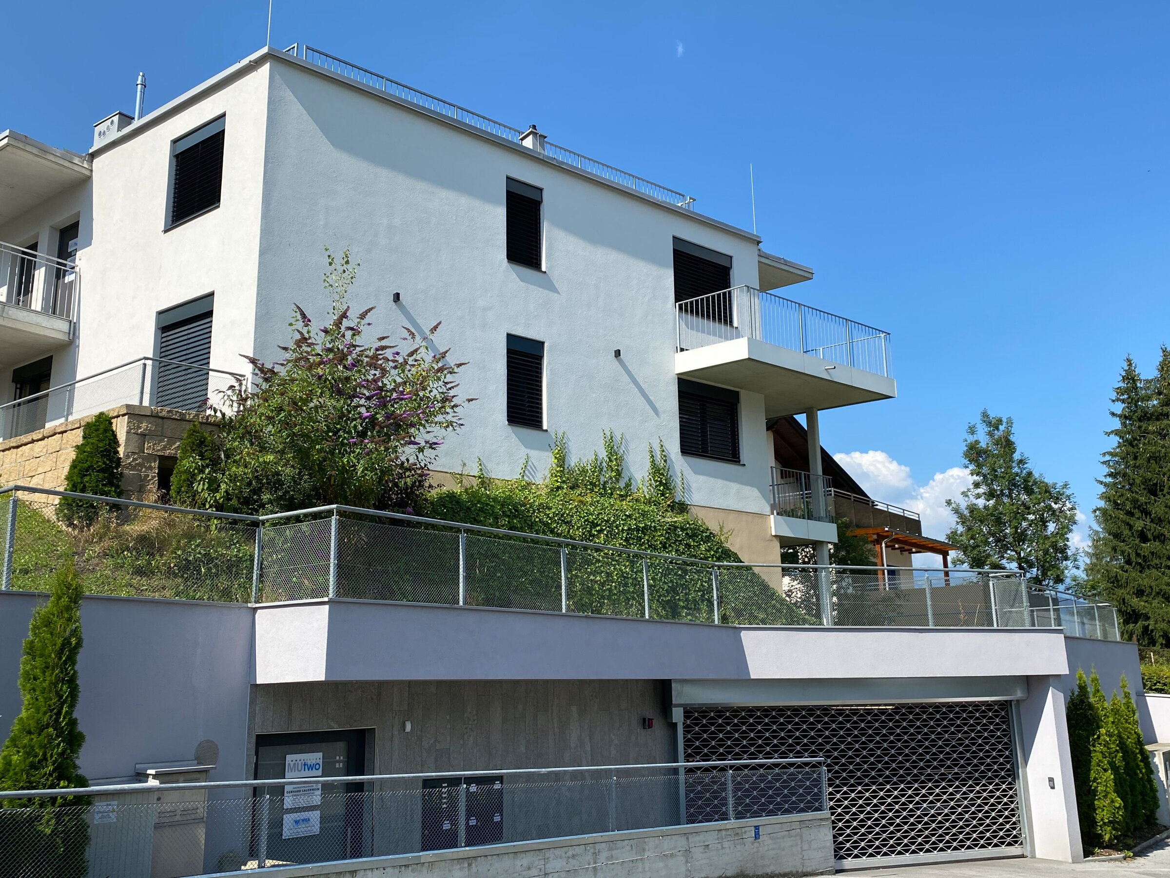 Modernes Mehrfamilienhaus mit Balkon – 4-Zimmer-Wohnung zur Kurzzeitmiete, Wohnen auf Zeit für 1 bis 6 Monate in Innsbruck