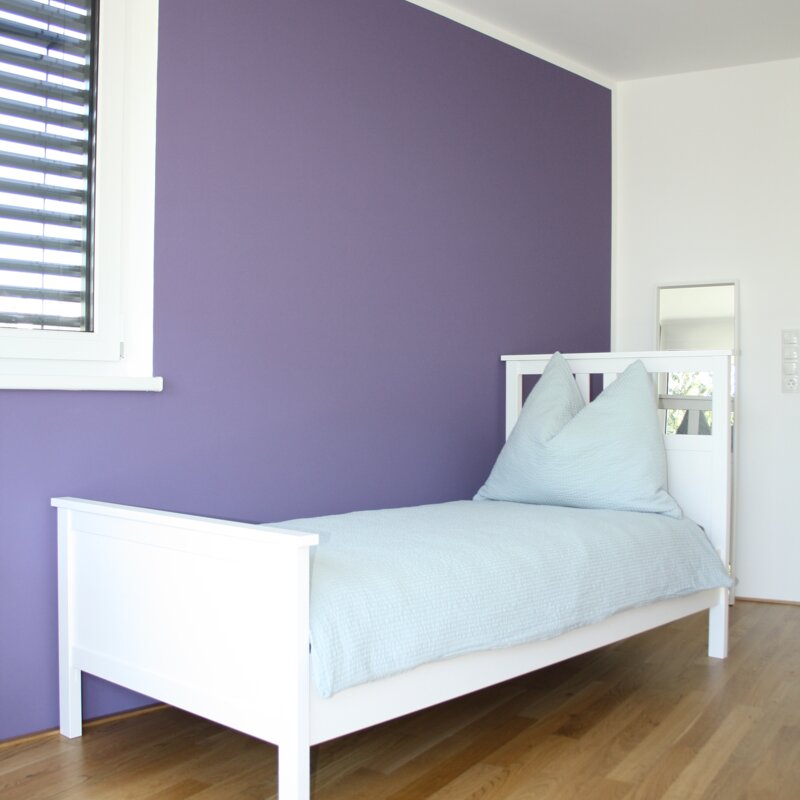 Helles Einzelzimmer mit Holzboden & Akzentwand – 4-Zimmer-Wohnung zur Kurzzeitmiete, Wohnen auf Zeit 1–6 Monate, Innsbruck