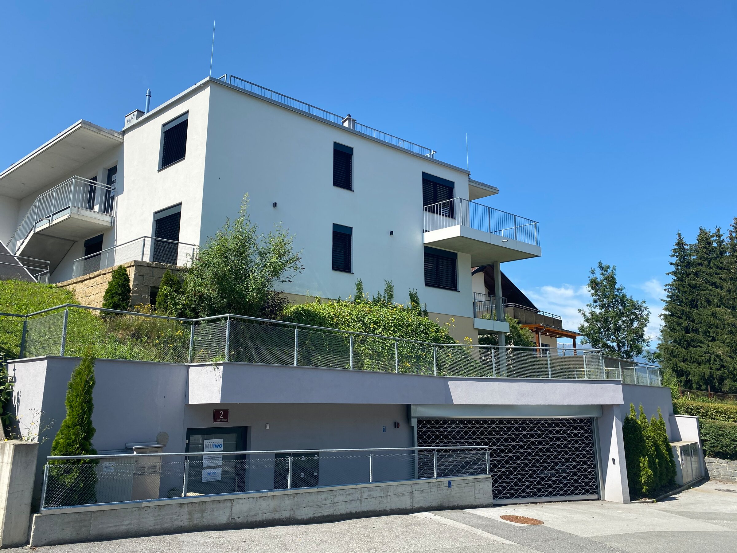 Modern building with balcony – 4-room apartment for short-term rental, temporary housing for 1 to 6 months in Innsbruck