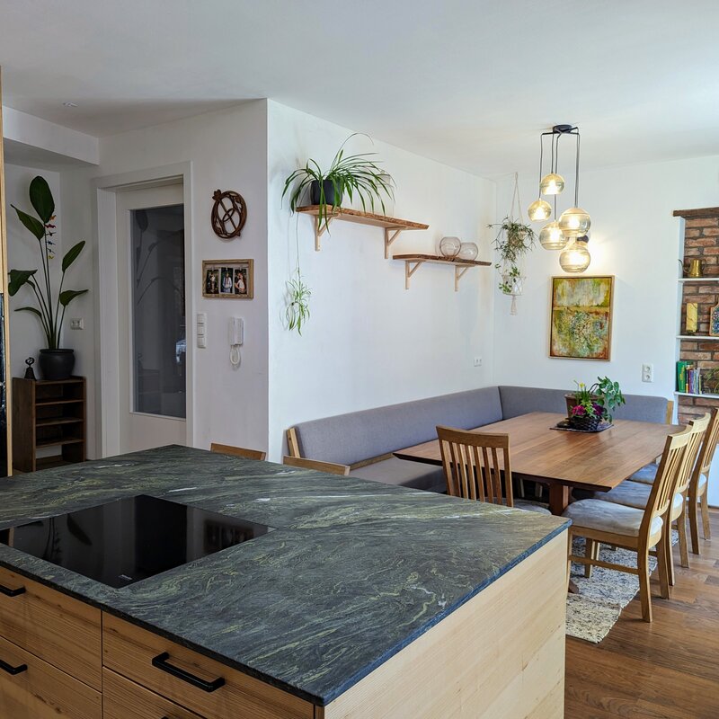 Cosy combined kitchen and dining room