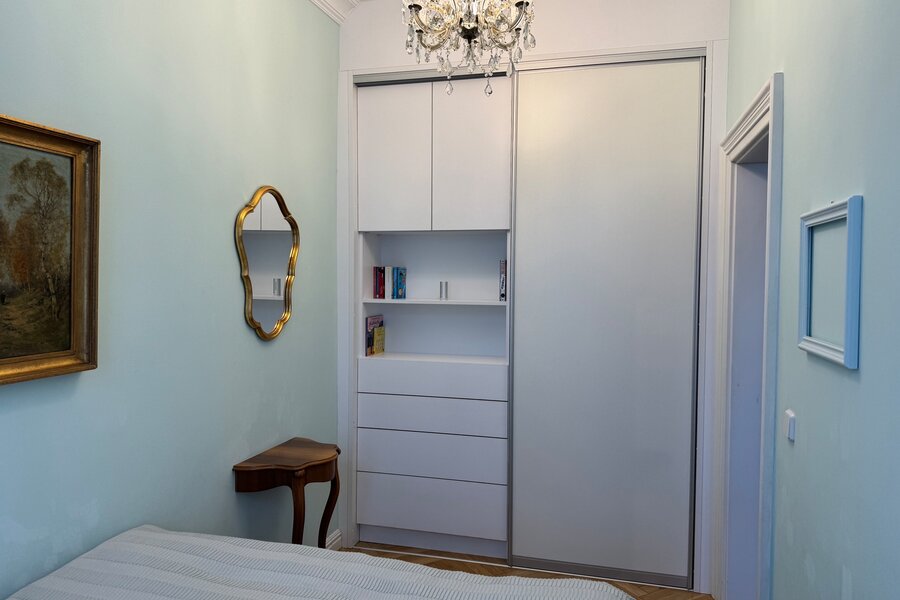 Schlafzimmer/Begehbarer Schrank