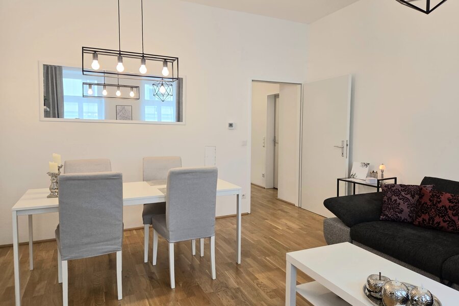 Heller Wohn-Essbereich mit modernem Stil – 2-Zimmer Wohnung zur Kurzzeitmiete & Wohnen auf Zeit für 1 bis 6 Monate in Wien