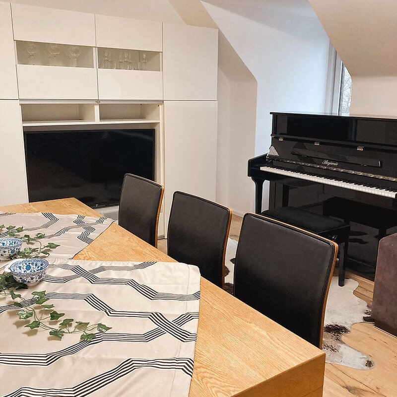 Bright dining & living area with piano & TV: 3-room apartment for short-term rental & temporary housing, 1 to 6 months, Linz