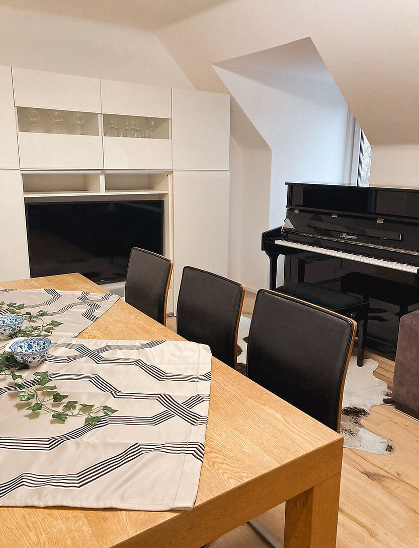 Bright dining & living area with piano & TV: 3-room apartment for short-term rental & temporary housing, 1 to 6 months, Linz