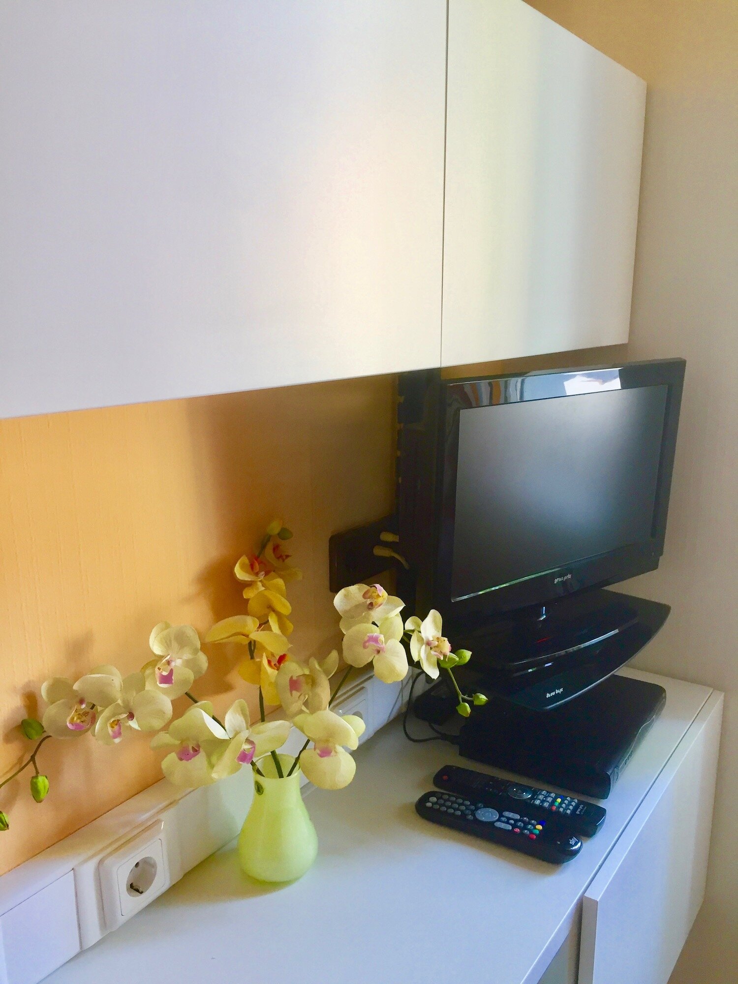 TV Set
