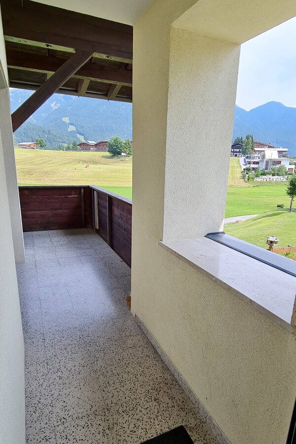 Acces from the kitchen and living | © Kazza