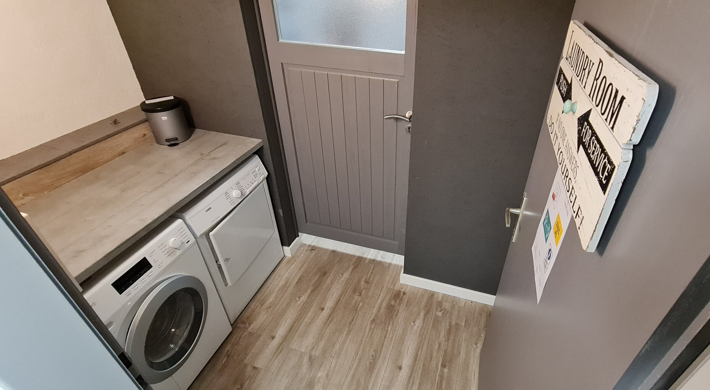 Unseren Waschraum mit Waschmachine und Trockner funktioniert über einen MünzAutomat und steht für unseren Gäste zur verfügung | © Kazza