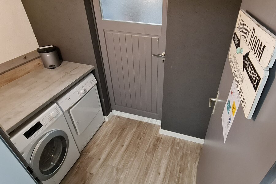 Unseren Waschraum mit Waschmachine und Trockner funktioniert über einen MünzAutomat und steht für unseren Gäste zur verfügung | © Kazza