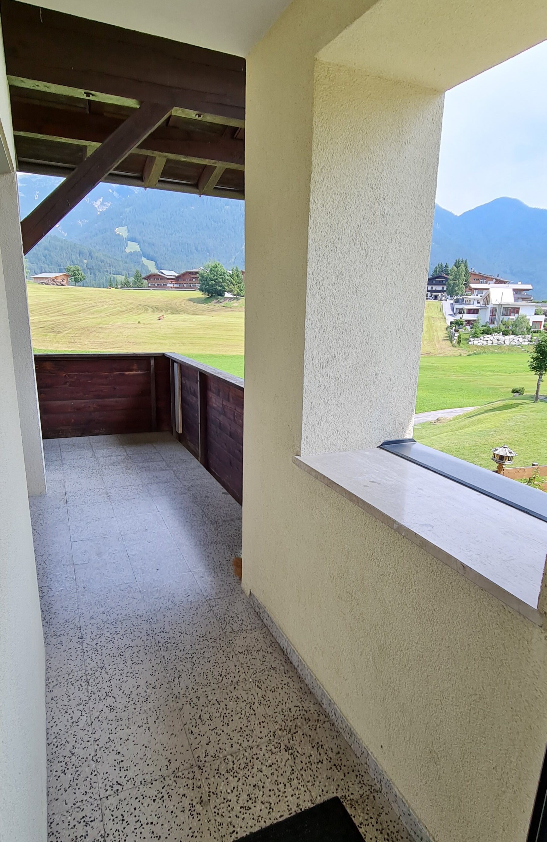 Zugang von Wohnzimmer und Küche | © Kazza