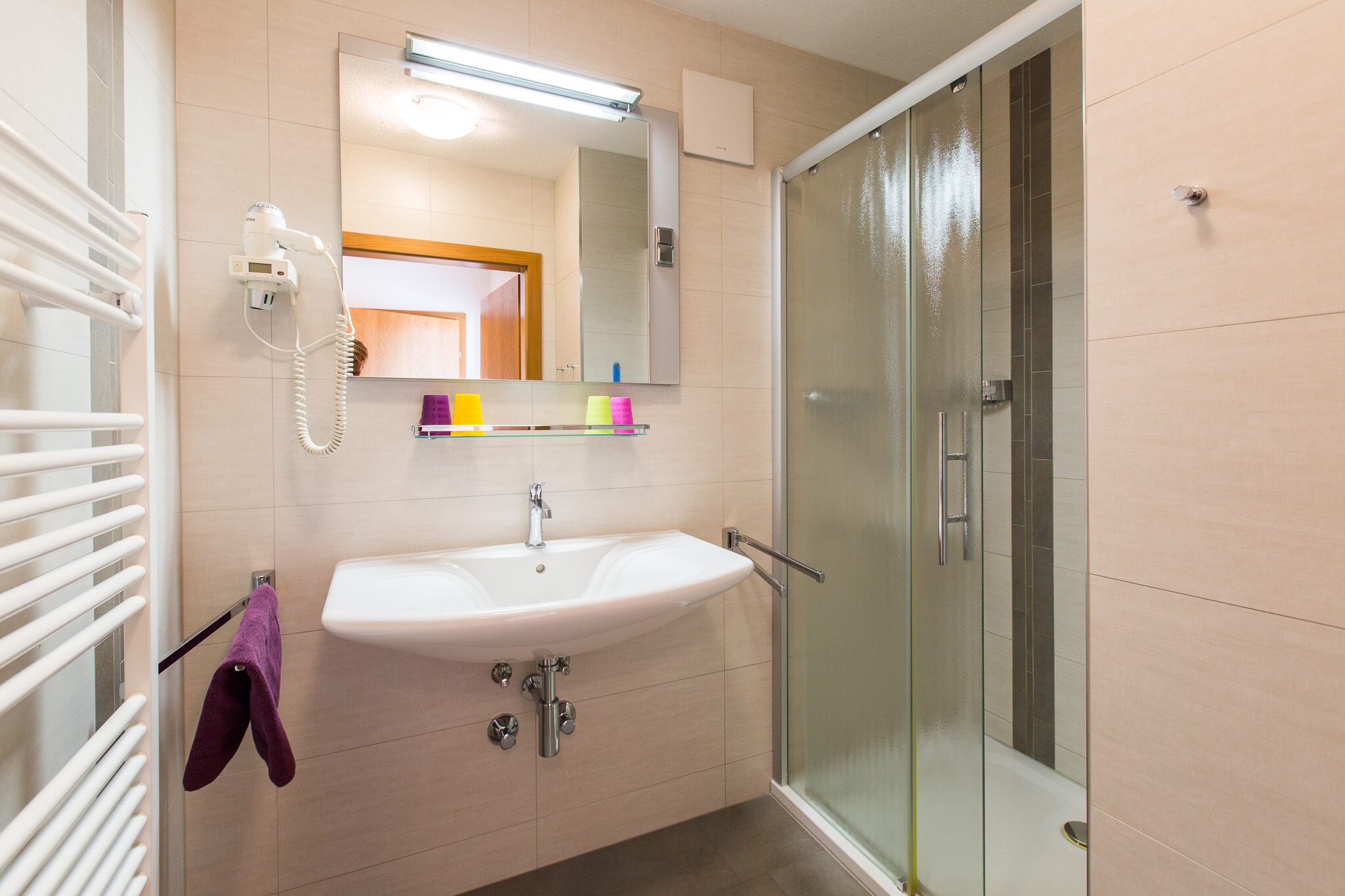 Dusche, Waschbecken | © Kazza