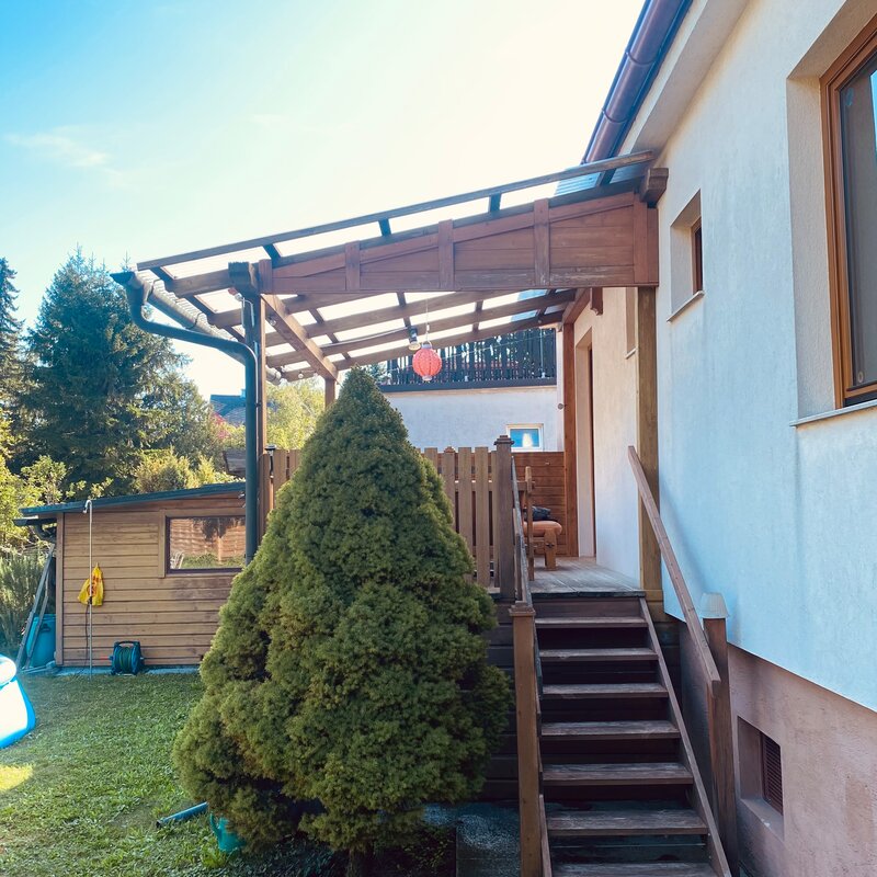 Terrasse zugänglich von Garten