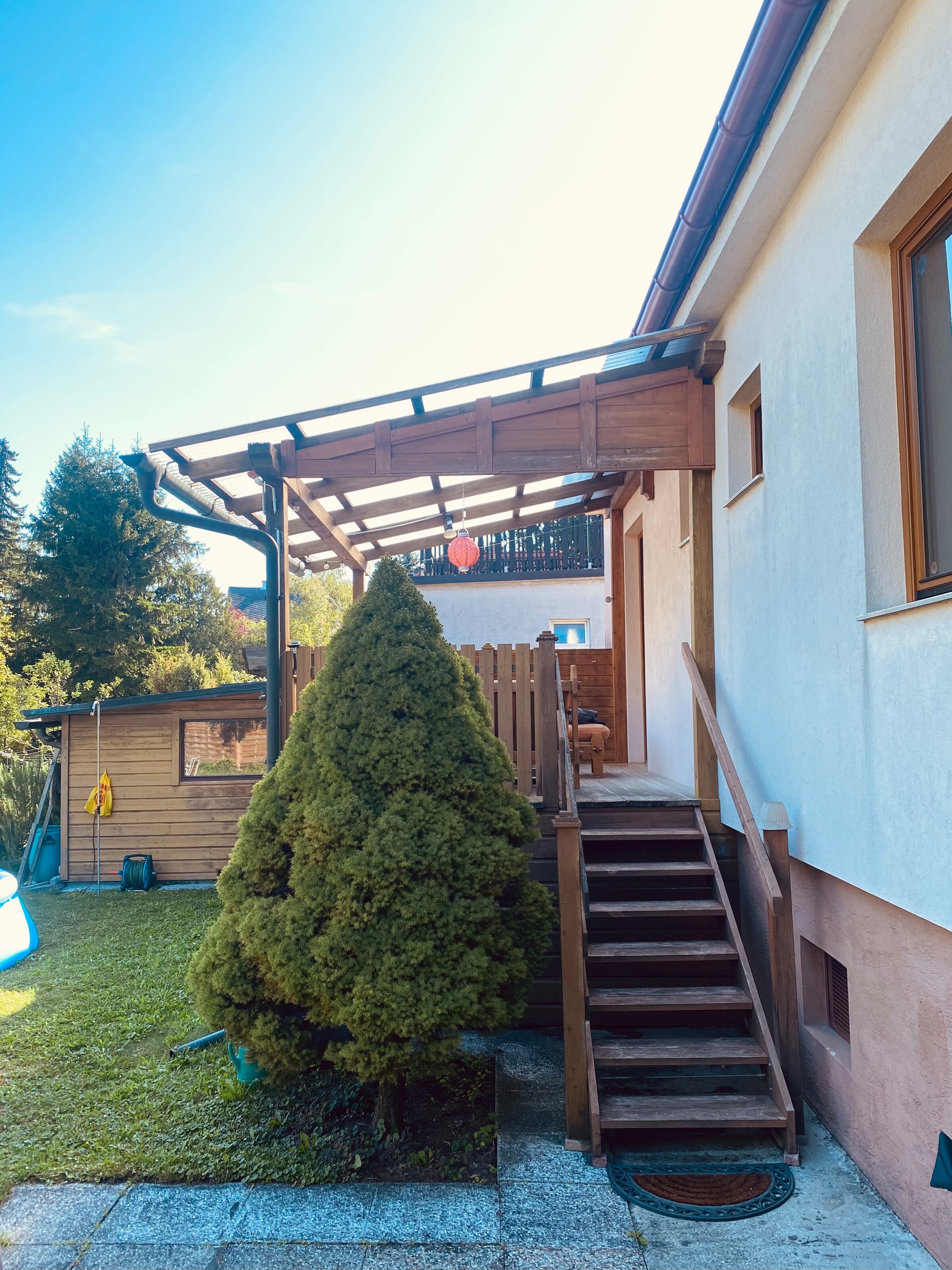 Terrasse zugänglich von Garten