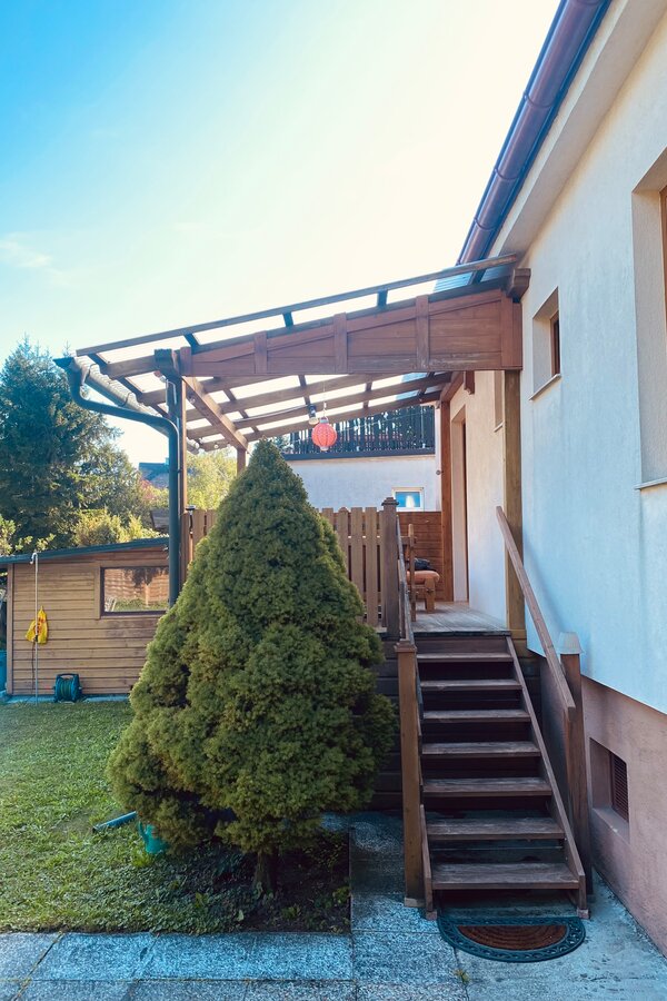 Terrasse zugänglich von Garten