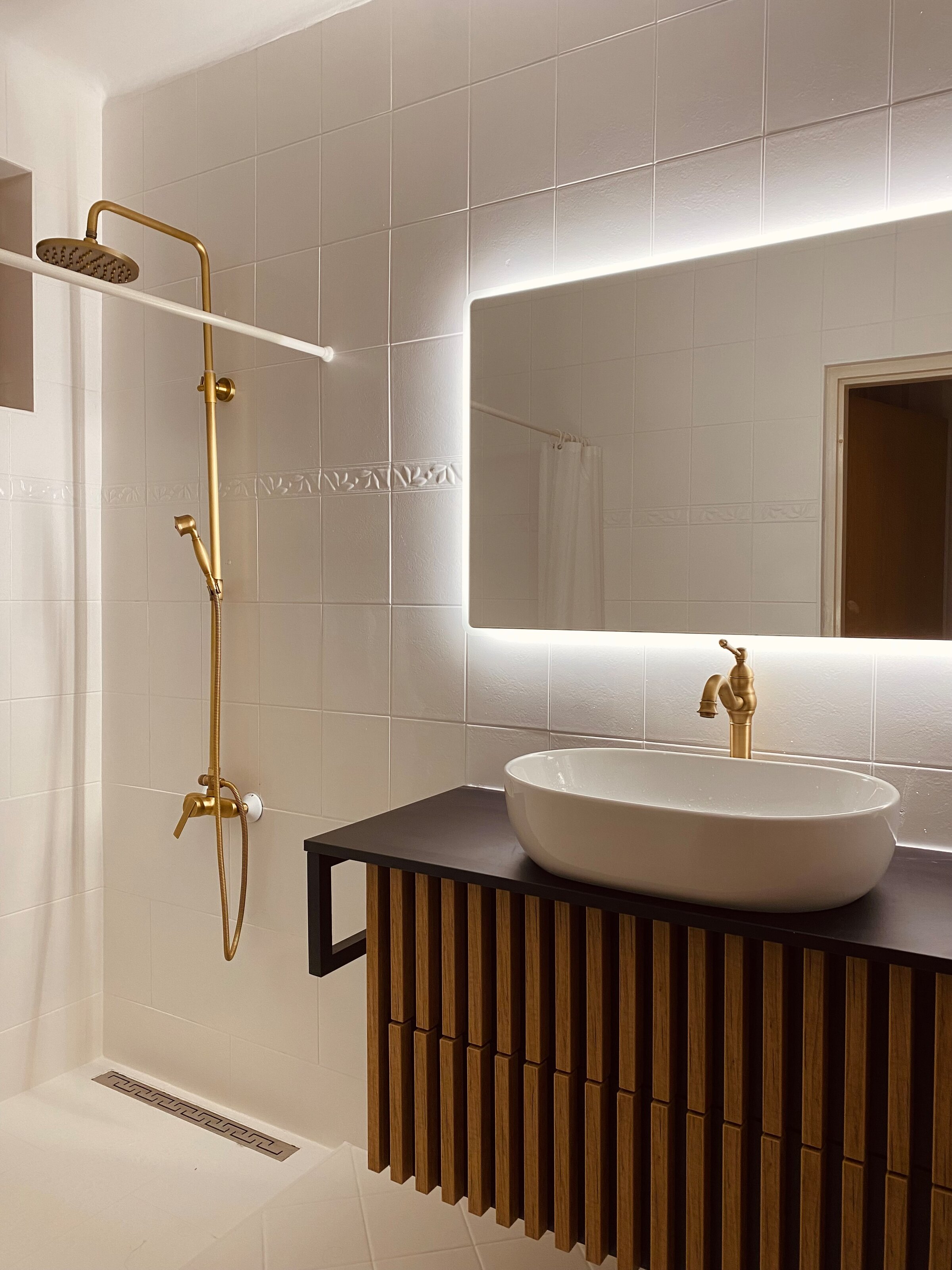 Badezimmer mit Dusche