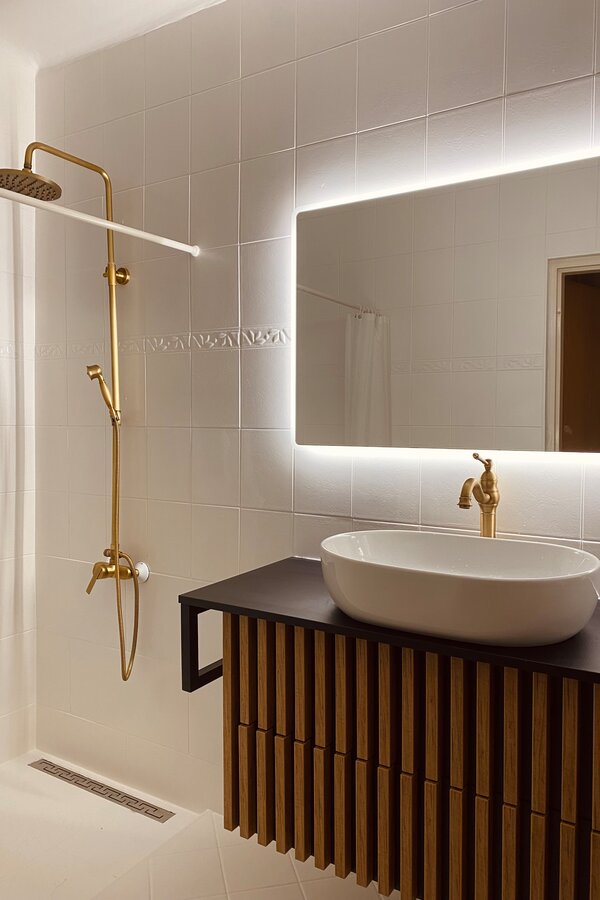 Badezimmer mit Dusche