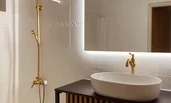 Badezimmer mit Dusche
