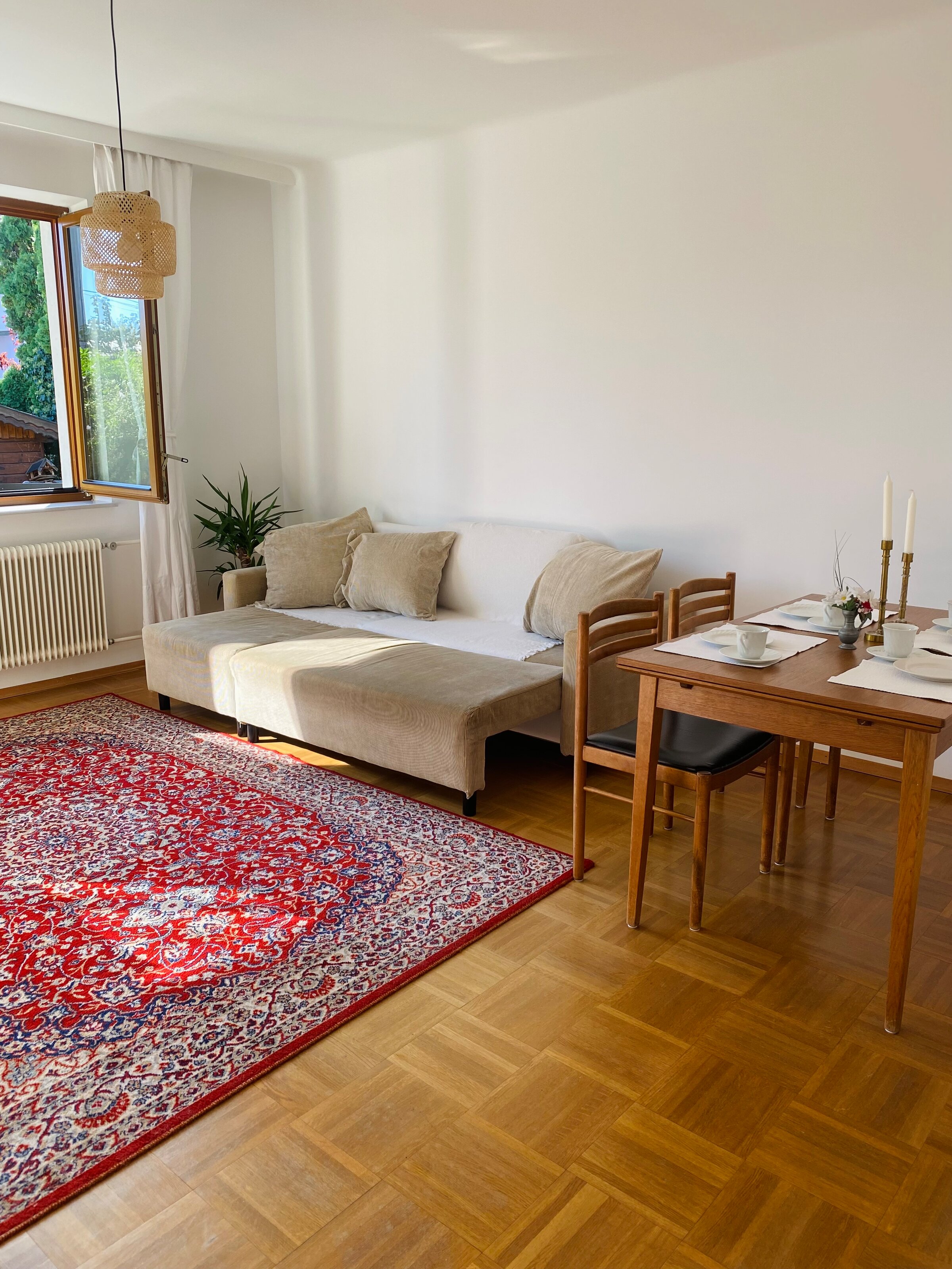 Wohnzimmer & Esstich