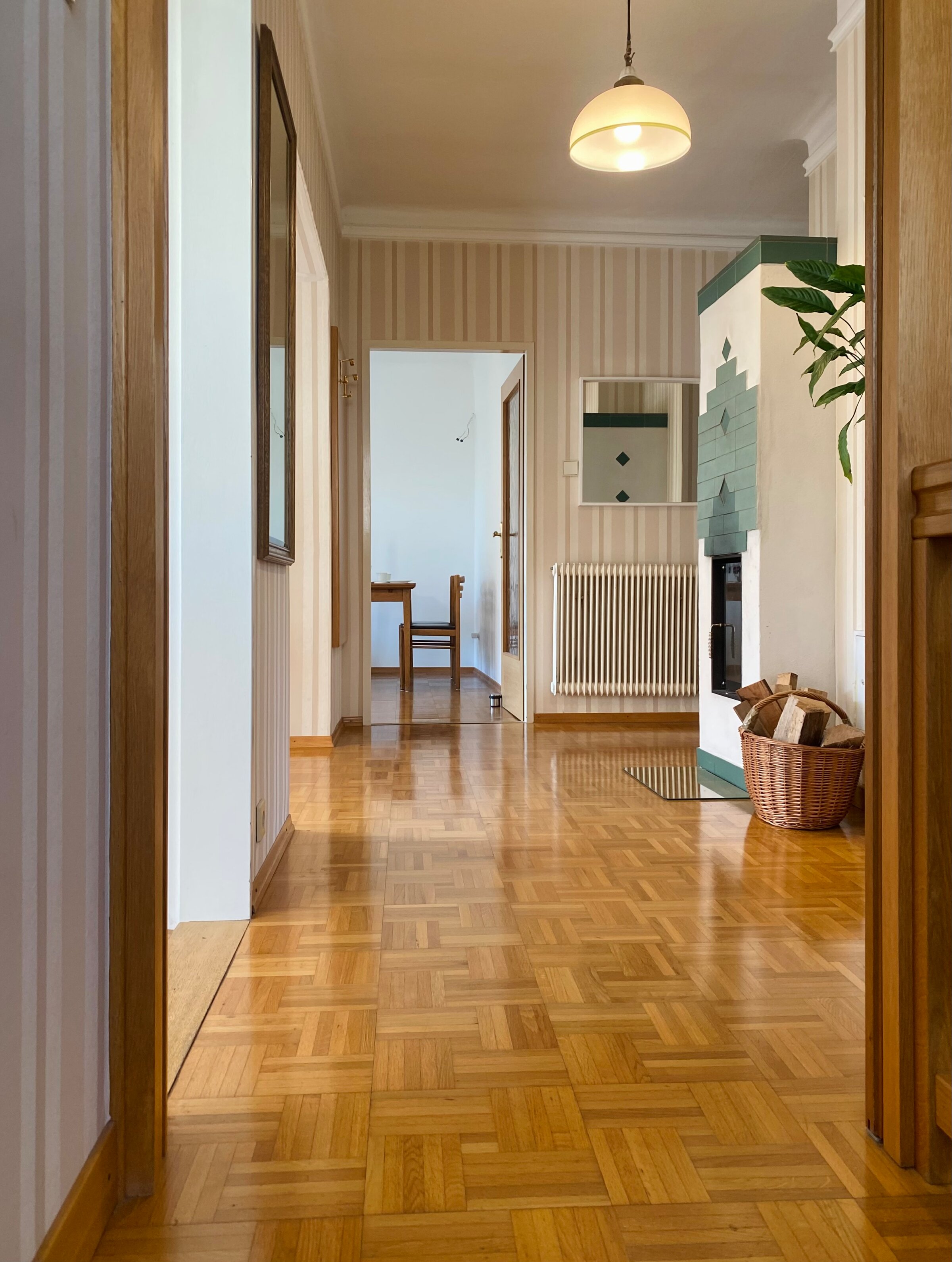 Vorzimmer & Kachelofen