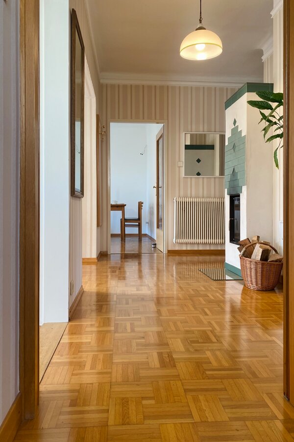 Vorzimmer & Kachelofen