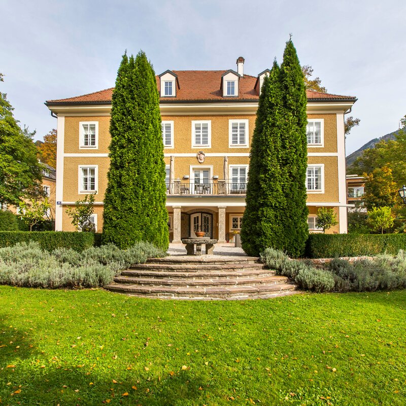 Grand historic villa with park – 4-room apartment, short-term rental & temporary housing for 1 to 6 months, Salzburg