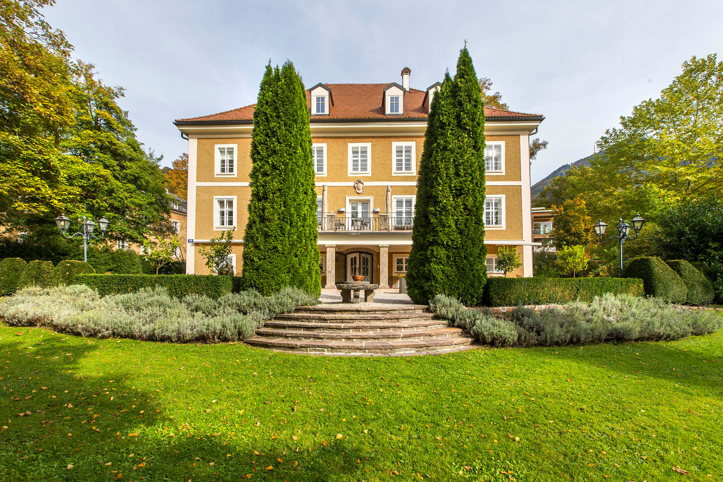 Grand historic villa with park – 4-room apartment, short-term rental & temporary housing for 1 to 6 months, Salzburg