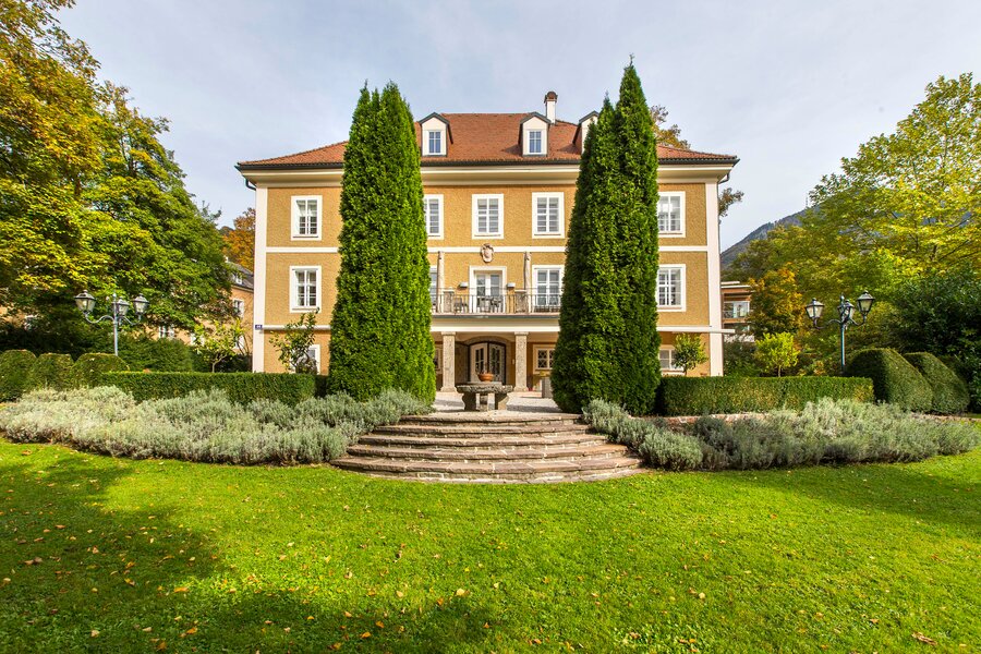 Grand historic villa with park – 4-room apartment, short-term rental & temporary housing for 1 to 6 months, Salzburg