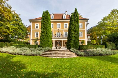 Grand historic villa with park – 4-room apartment, short-term rental & temporary housing for 1 to 6 months, Salzburg