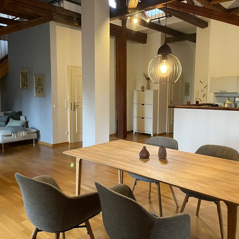 Open living & dining area with wooden beams, 2-room apartment for short-term rental & temporary housing 1–6 months, Salzburg