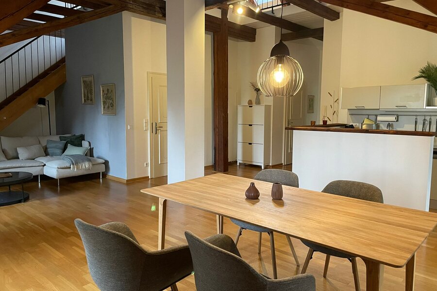 Open living & dining area with wooden beams, 2-room apartment for short-term rental & temporary housing 1–6 months, Salzburg