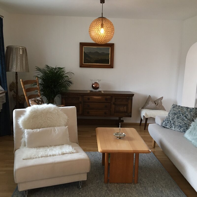 mit Schlafcouch 