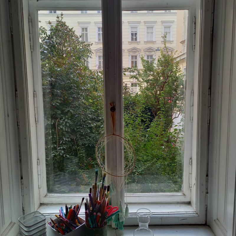 Gartenblick vom Schreibtisch altbaufenster