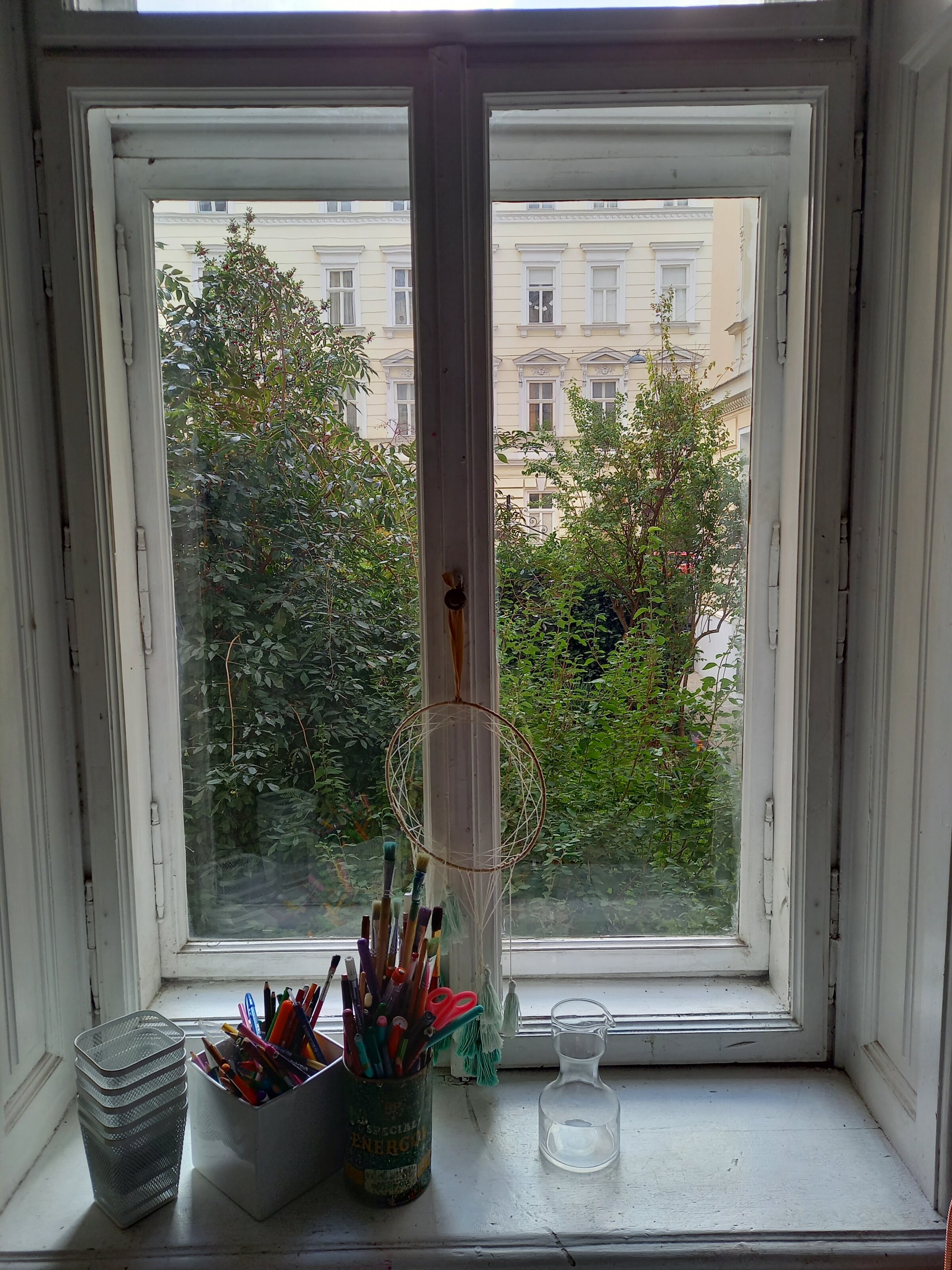 Gartenblick vom Schreibtisch altbaufenster