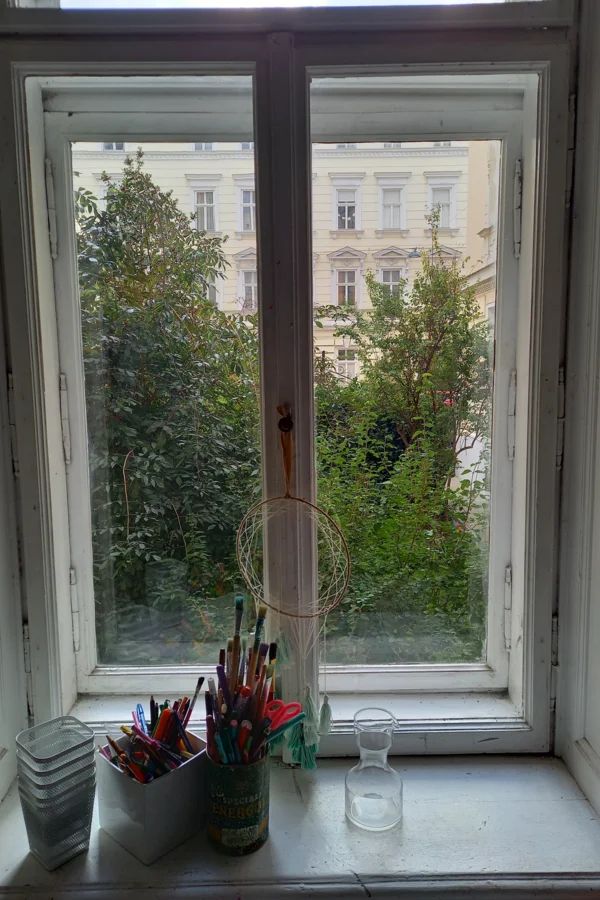 Gartenblick vom Schreibtisch altbaufenster