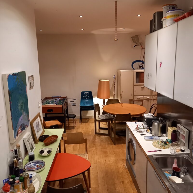 Küche m allen geräten