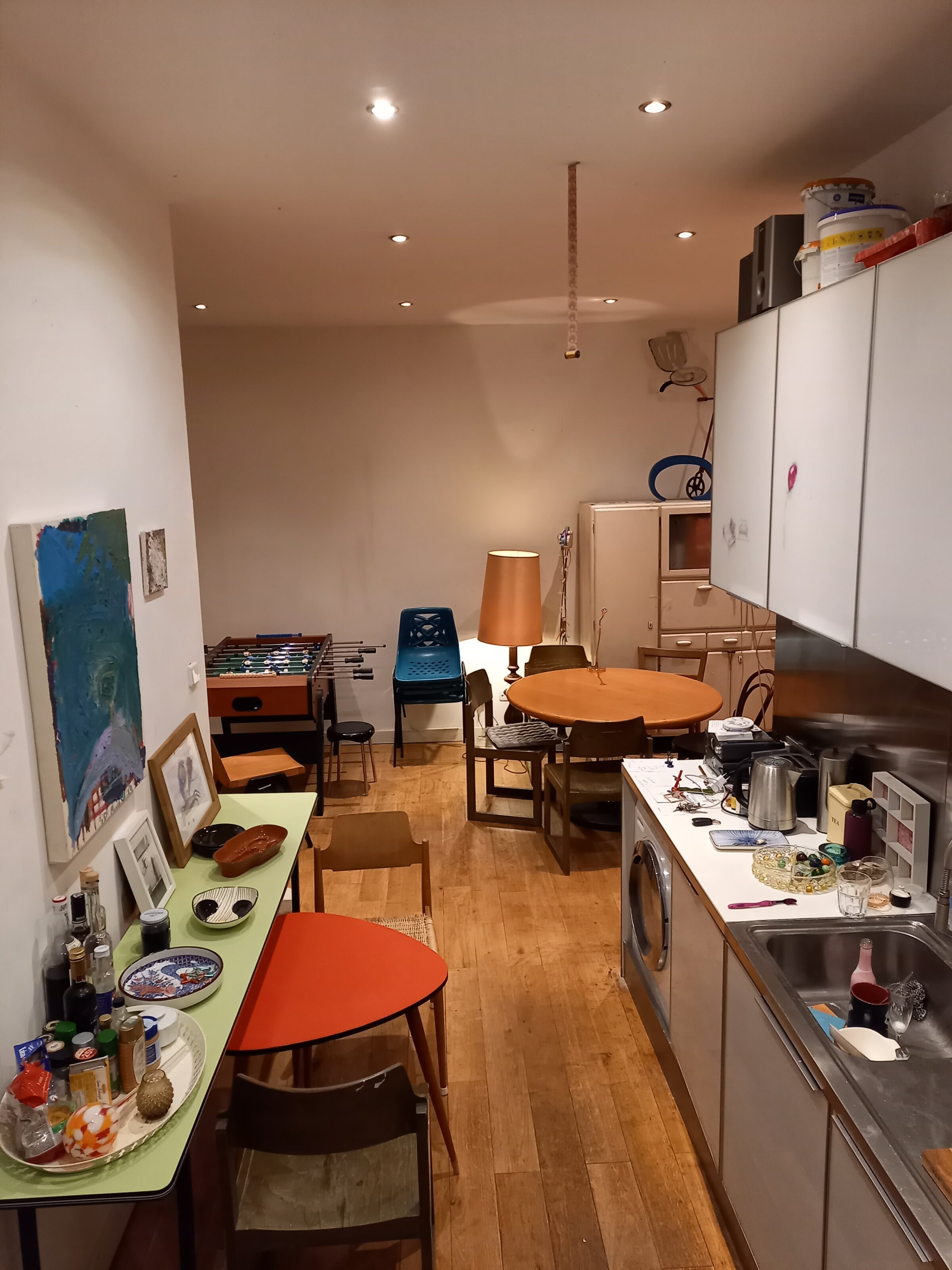 Küche m allen geräten