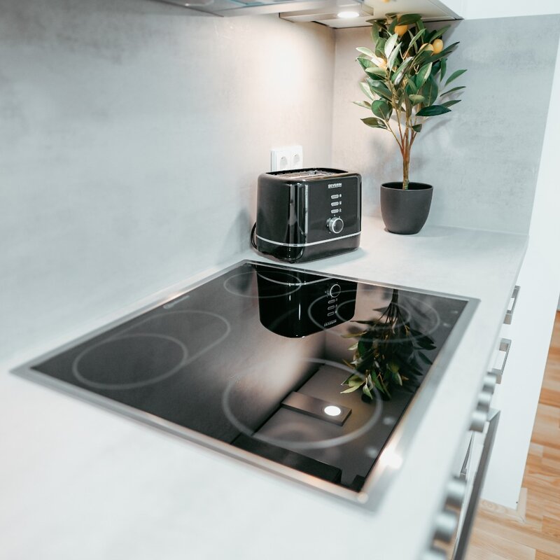 Flache Kochfeldplatte und Toaster | © All rights reserved