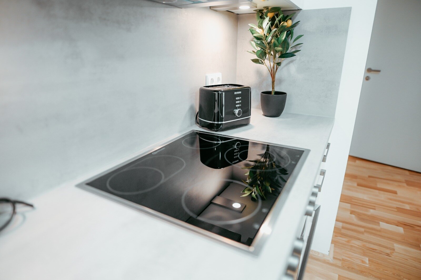 Flache Kochfeldplatte und Toaster | © All rights reserved