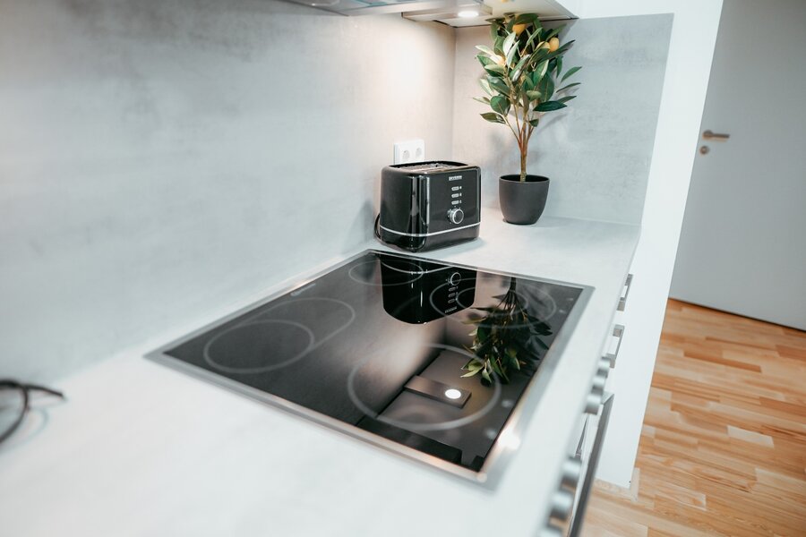 Flache Kochfeldplatte und Toaster | © All rights reserved