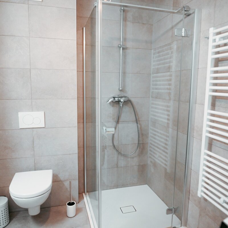 Bathroom with a modern style, spacious shower cabin | © All rights reserved